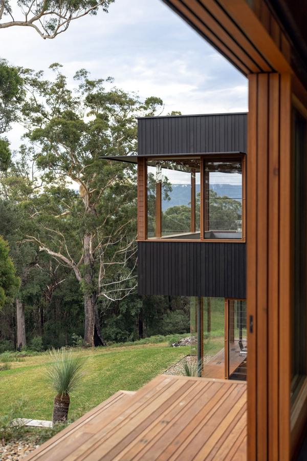 The bedroom wing seen from the deck