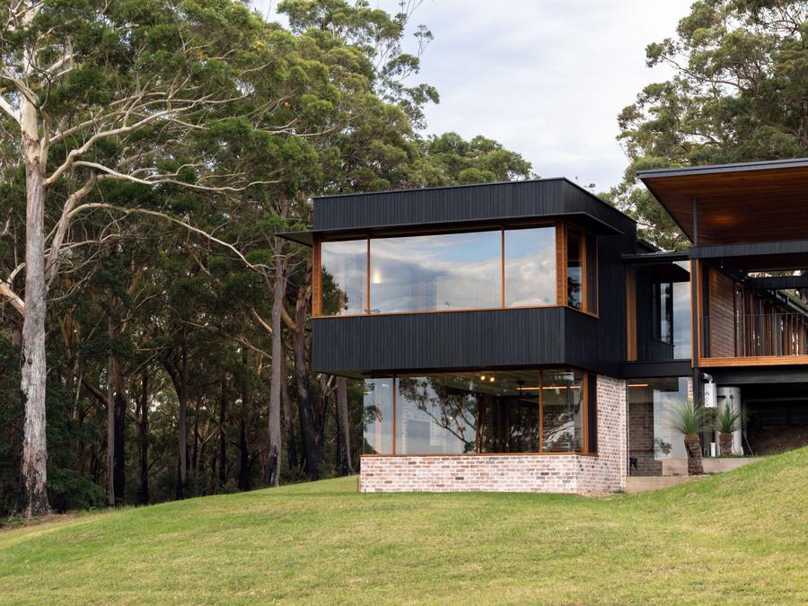 The glazed bedroom wing above the lawn