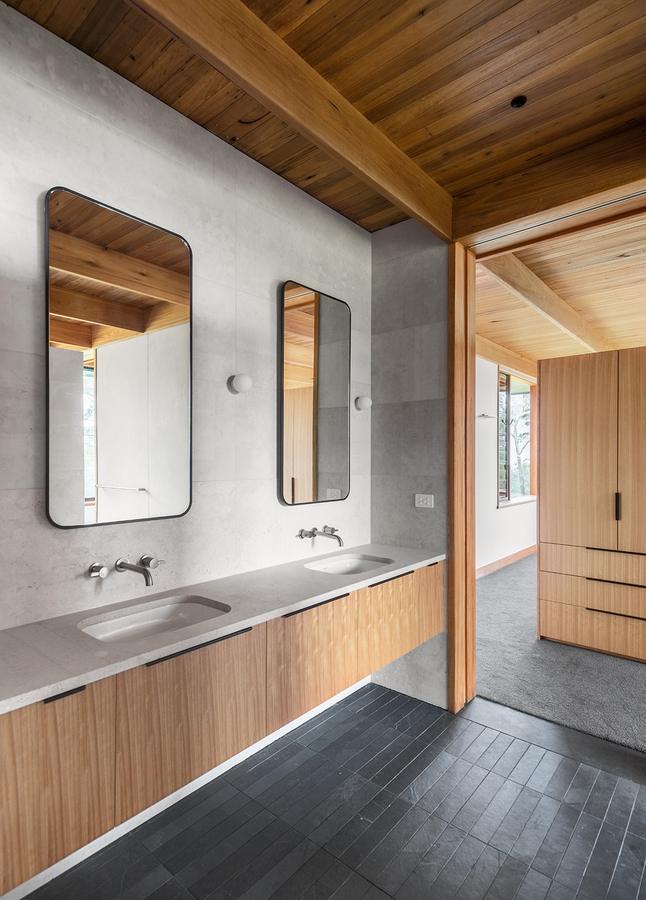 Ensuite with double vanity